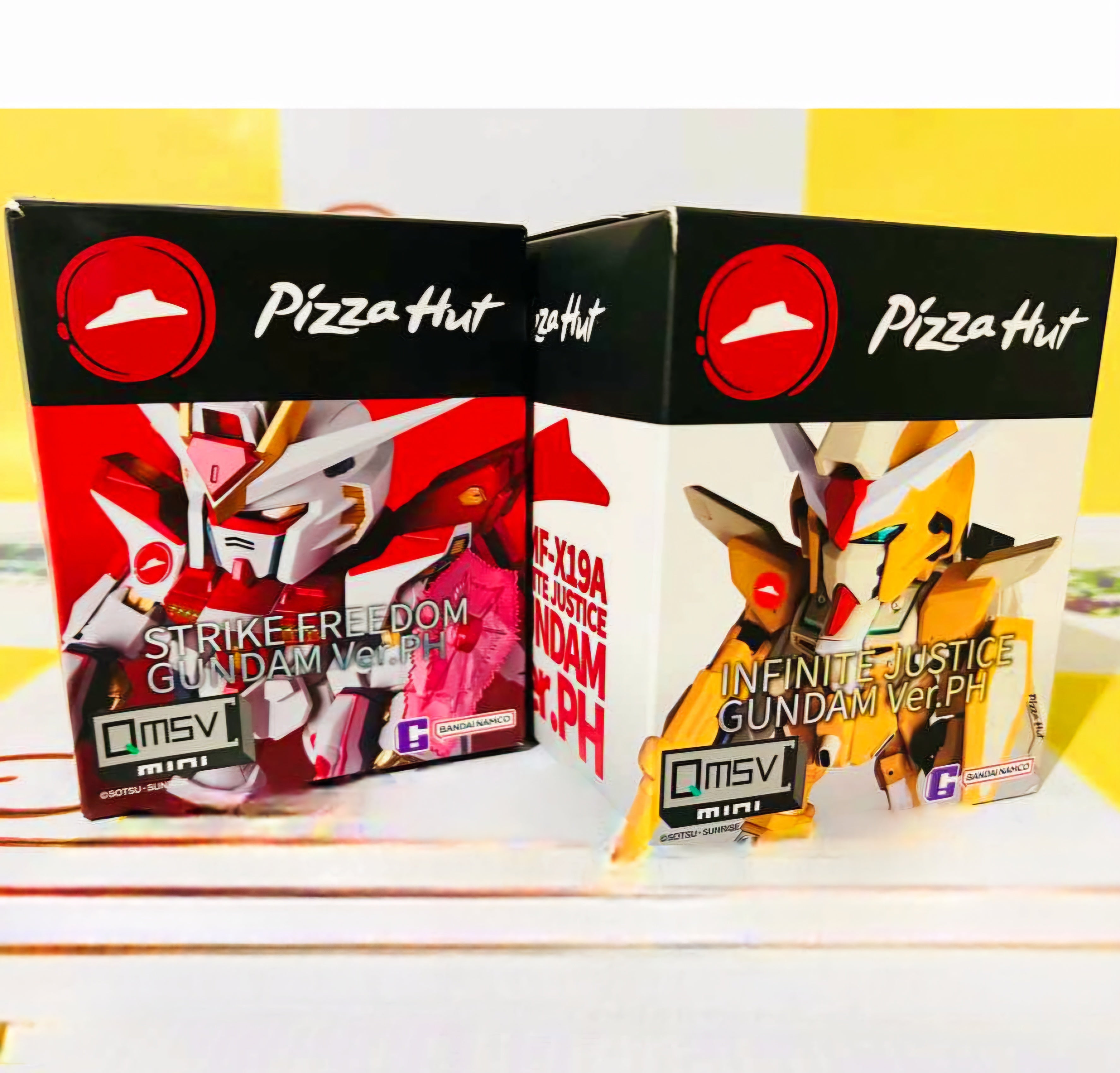 BANDAI NAMCO QMSV MINI STRIKE FREEDOM GUNDAM & INFINITE JUSTICE GUNDAM Ver. PIZZA HUT LIMITED EDITION